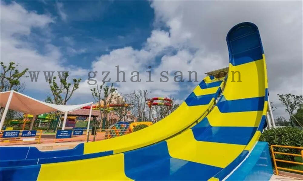 购买水上乐园设施时考虑的因素有哪些？